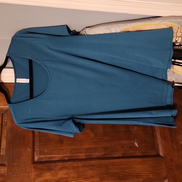 2 lularoe tunic style tops - Picture 1 of 4
